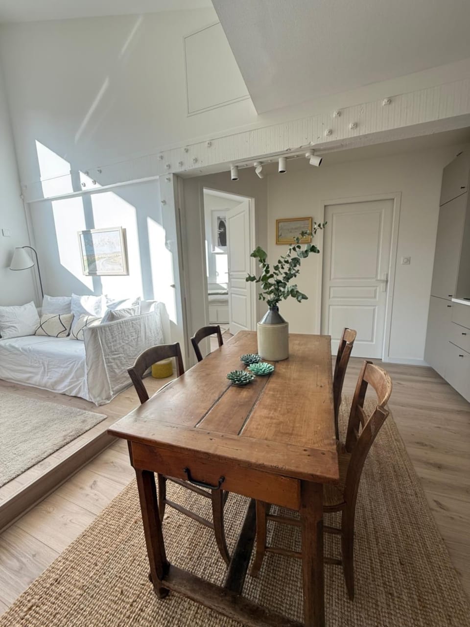 Living room, Seating area, Dining area, wardrobe