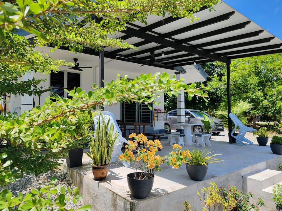 Property building, Spring, Day, Garden, Garden view