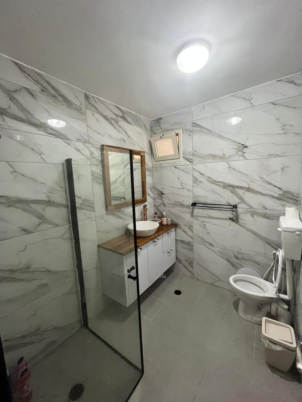 Shower, Toilet