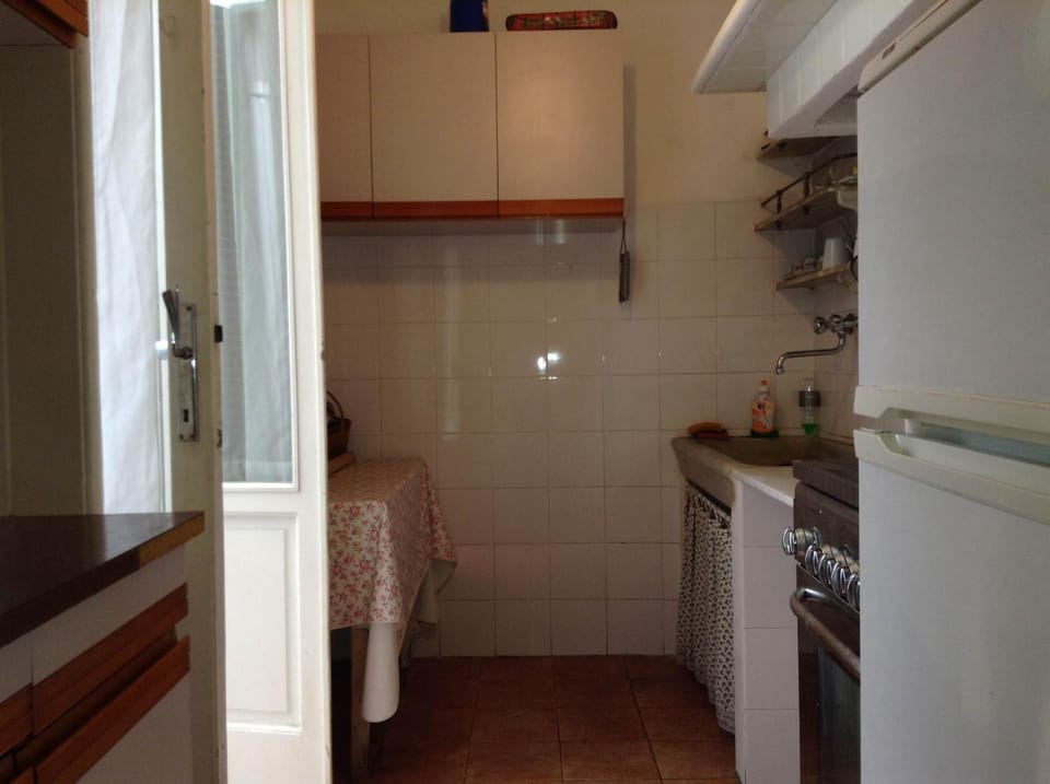 Kitchen or kitchenette, Communal kitchen