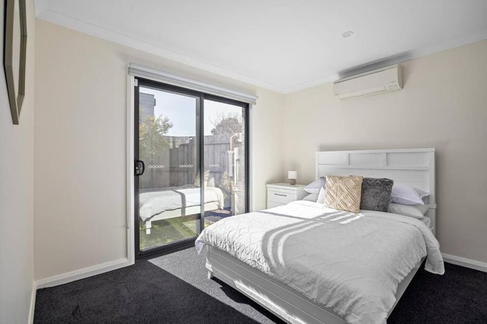 Coastal Stroll at Safety Beach House in Dromana