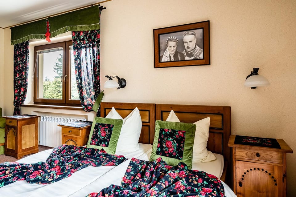 Bed, Photo of the whole room, Decorative detail, Bedroom