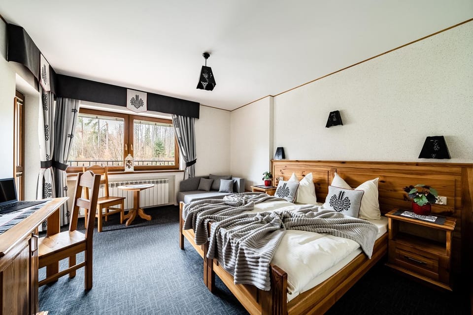 Bed, Photo of the whole room, Decorative detail, Bedroom