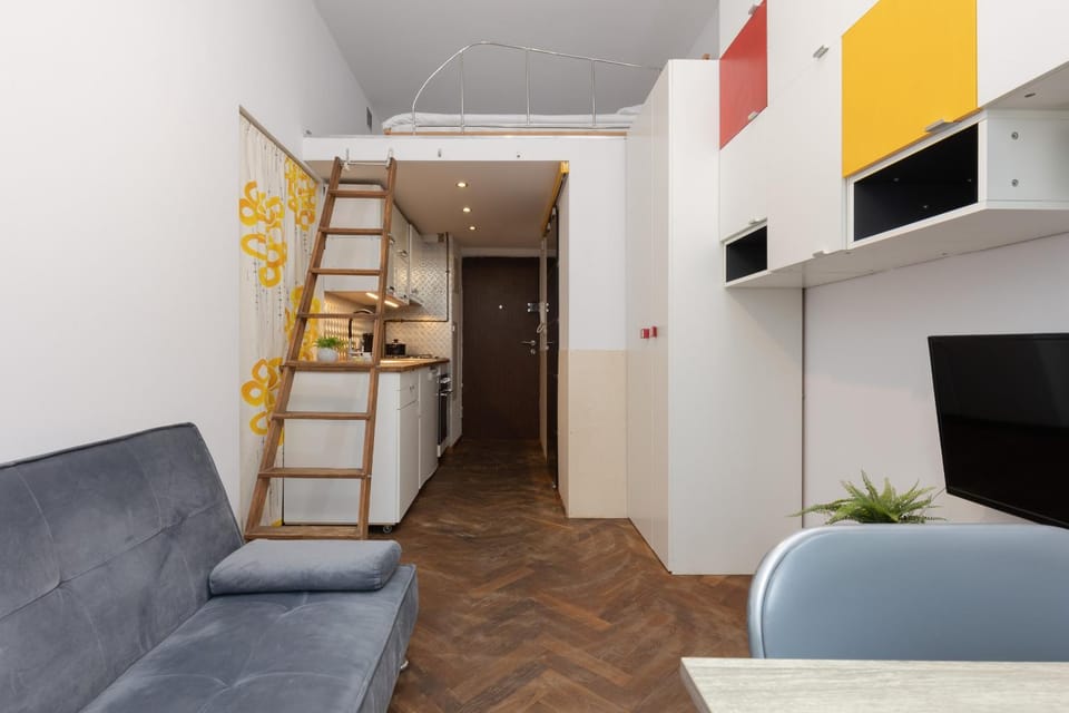 Living room, Seating area, bunk bed
