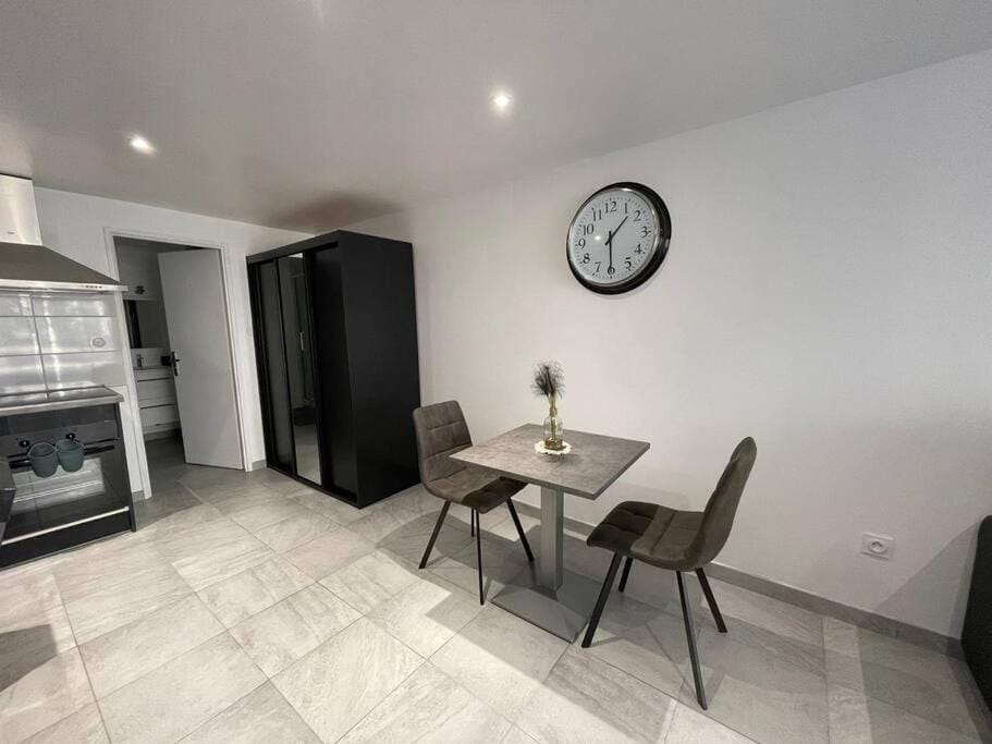 Grand Studio au Rdc dans résidence, clim, terrasse Apartment in Provence-Alpes-Côte d'Azur