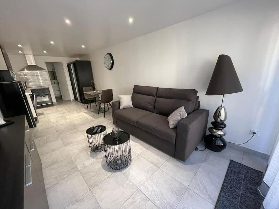 Grand Studio au Rdc dans résidence, clim, terrasse Apartment in Provence-Alpes-Côte d'Azur