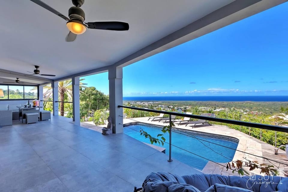 VILLA JÎVANA and its panoramic view Villa in Réunion