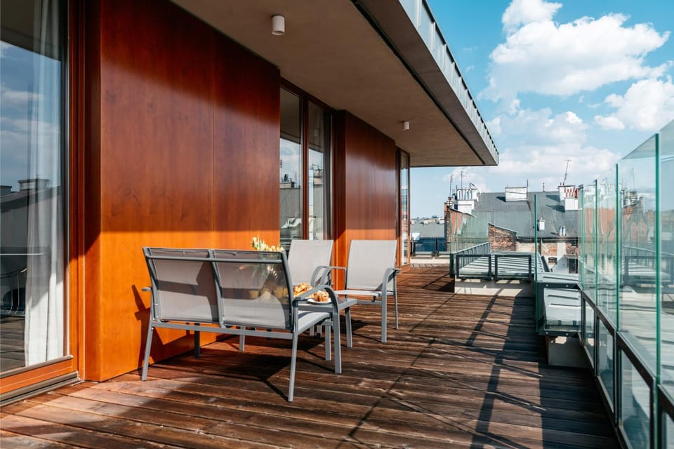 Day, View (from property/room), Balcony/Terrace, Decorative detail, Seating area, City view