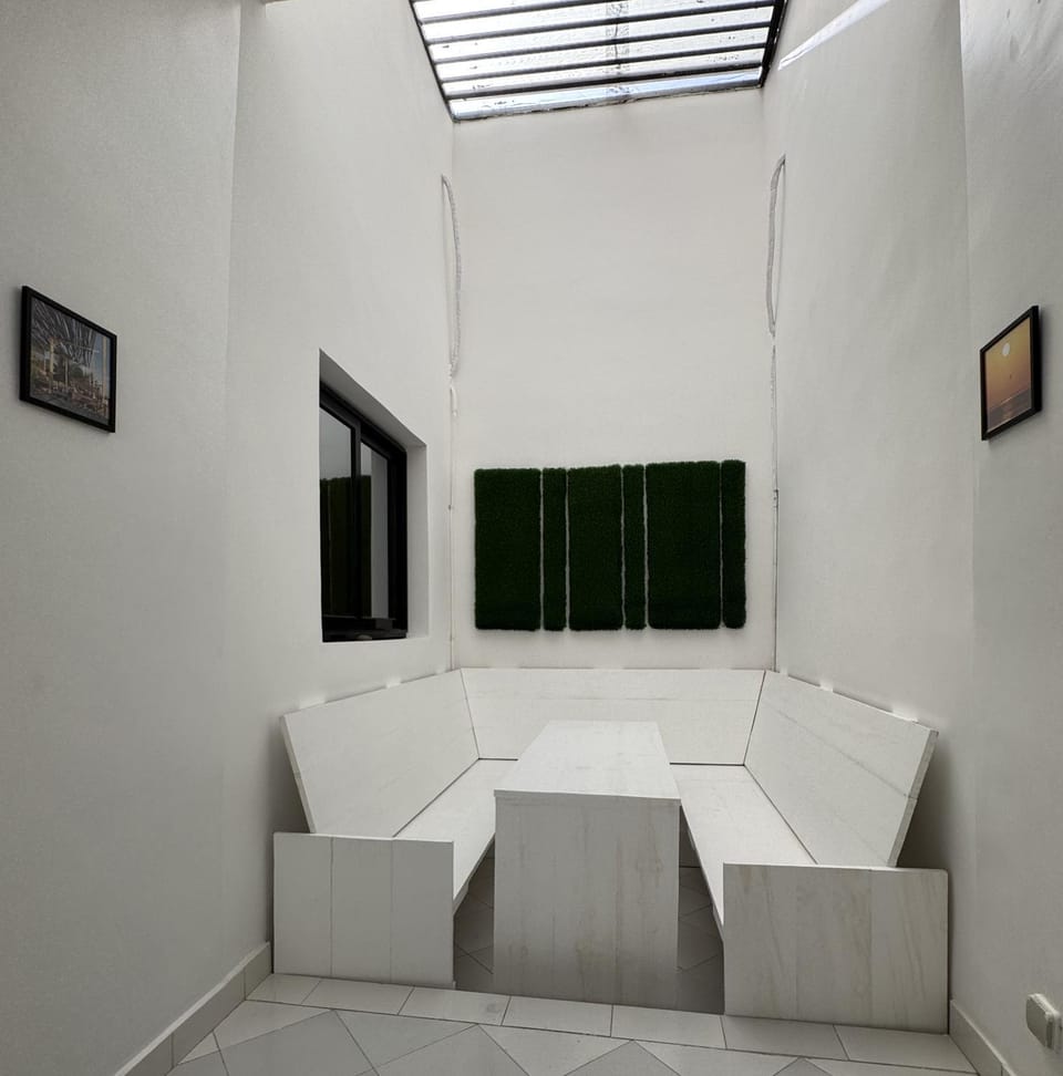 WHITE FLAT ALMADIES Apartment in Dakar