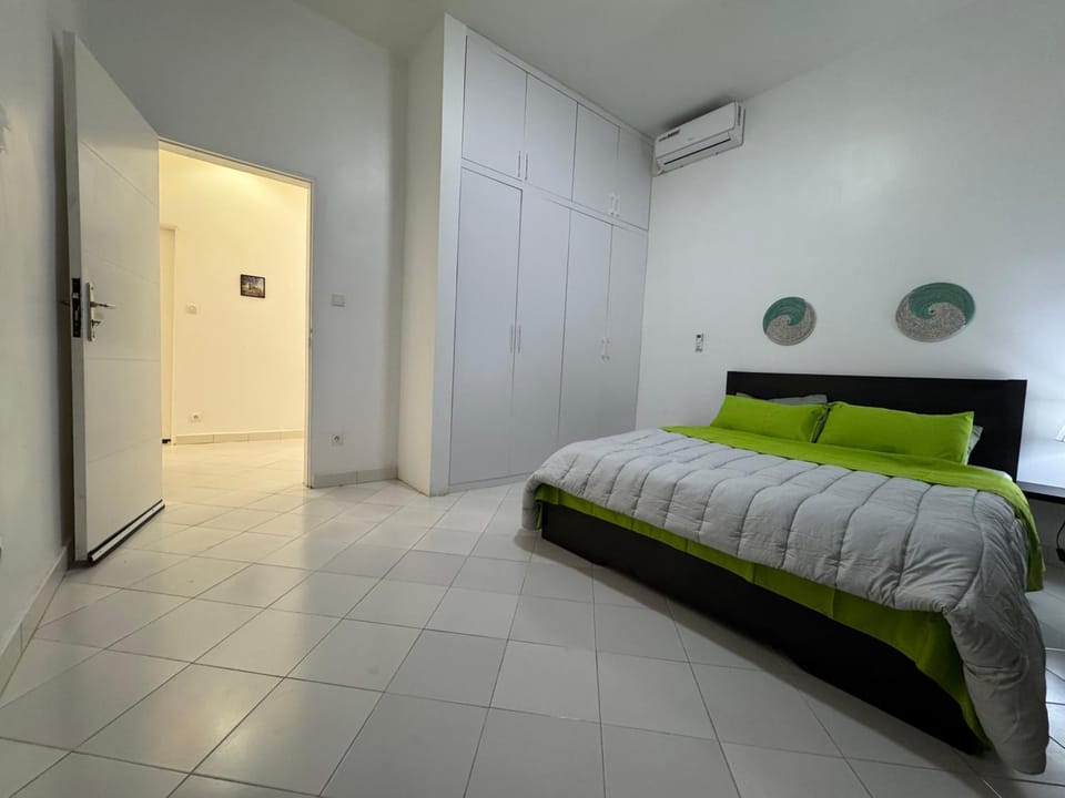 WHITE FLAT ALMADIES Apartment in Dakar