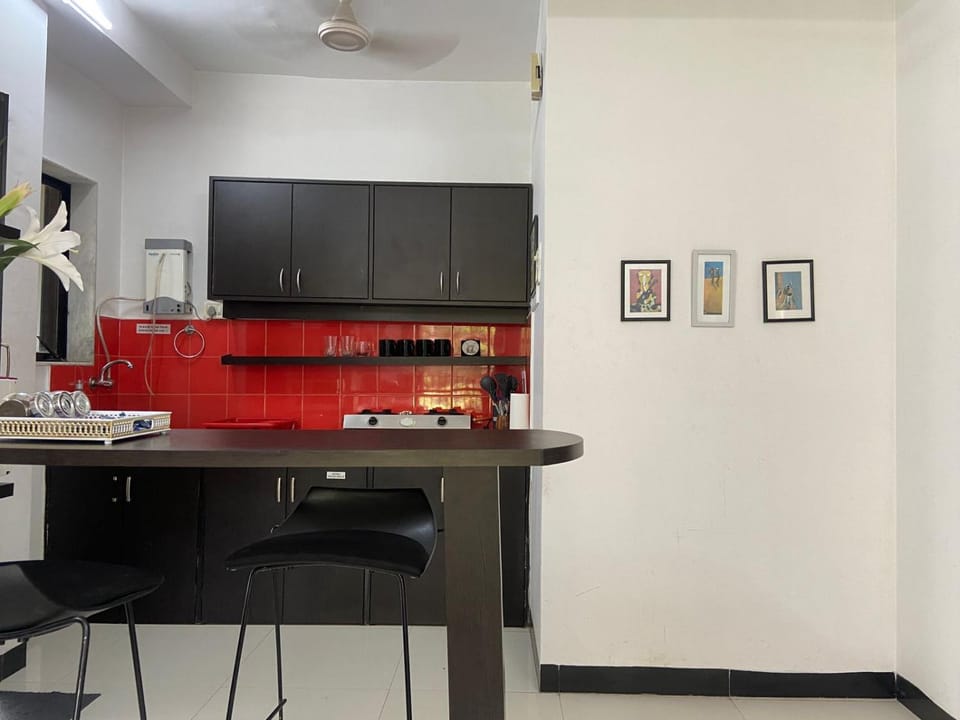 Kitchen or kitchenette, Dining area, stove