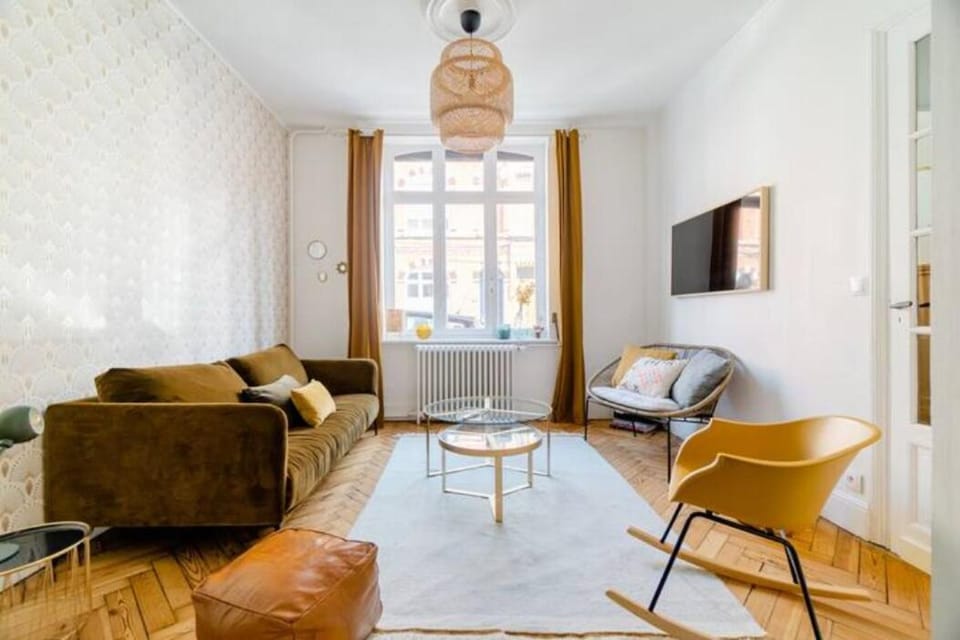 TV and multimedia, Living room, Seating area, internet