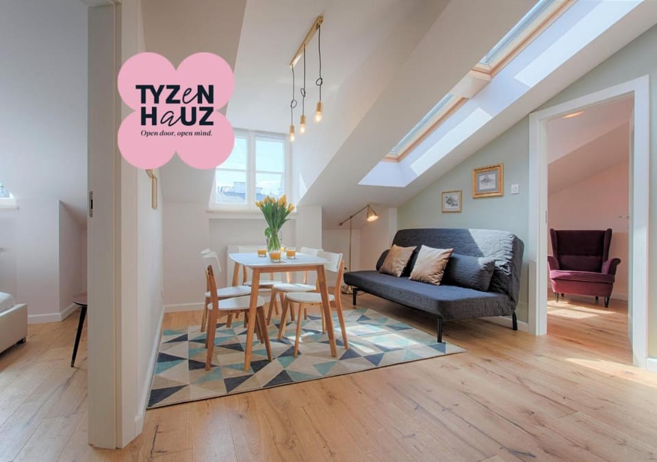 Bed, Living room, Seating area, Dining area