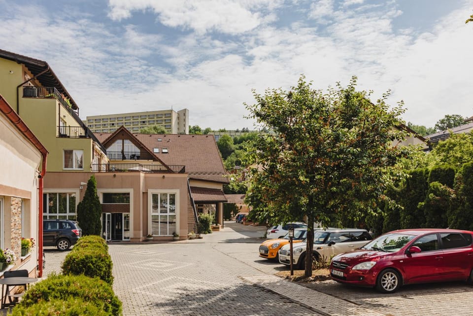 Property building, Day, Neighbourhood, Location