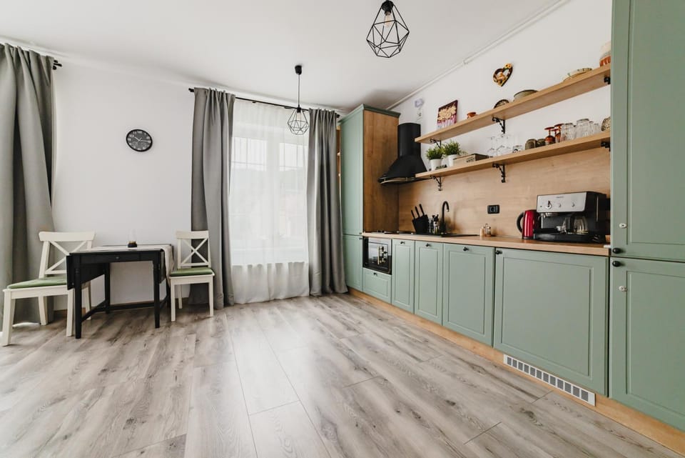 Coffee/tea facilities, Kitchen or kitchenette, Dining area, minibar, stove