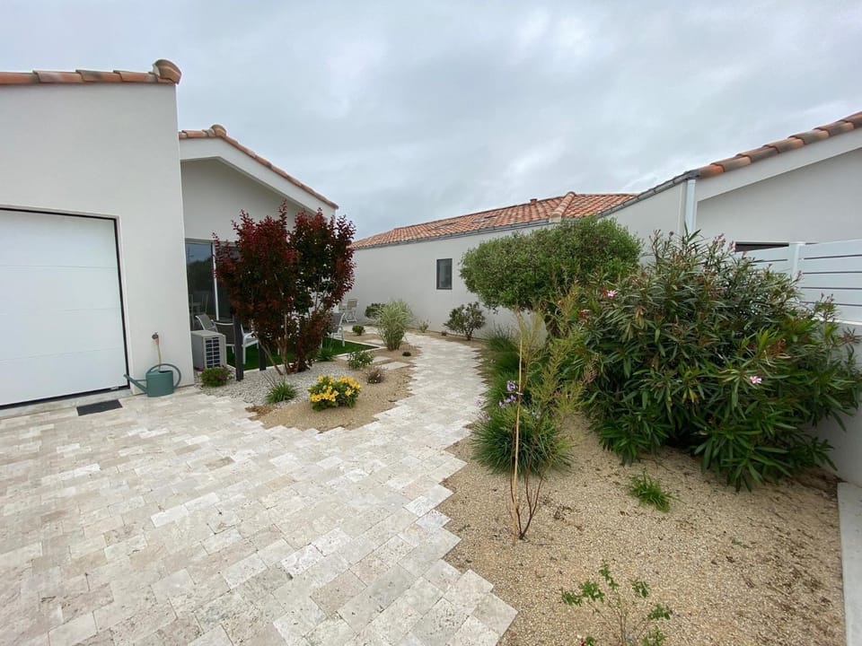 La petite maison zone coulée verte menant a l'océan House in Saint-Gilles-Croix-de-Vie