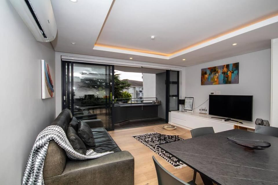 Modern 1 Bedroom apartment, pool Nineons - Seeff ShortStay Apartment in Cape Town