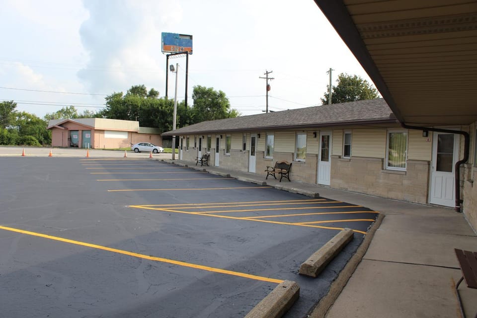 Property building, Day, Parking