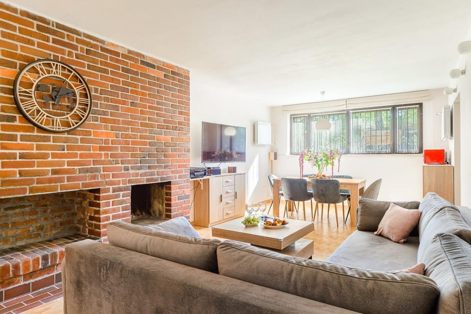 TV and multimedia, Living room, flat iron