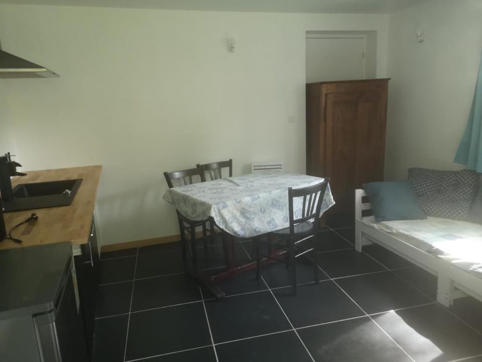 Kitchen or kitchenette, Living room, Seating area, Dining area
