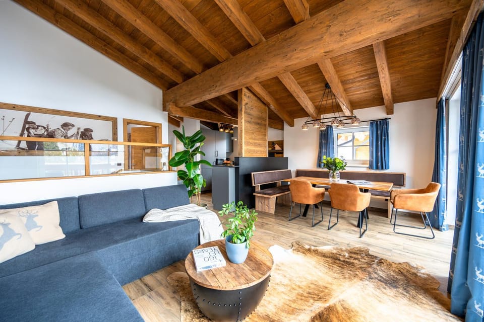 Living room, Seating area, Dining area