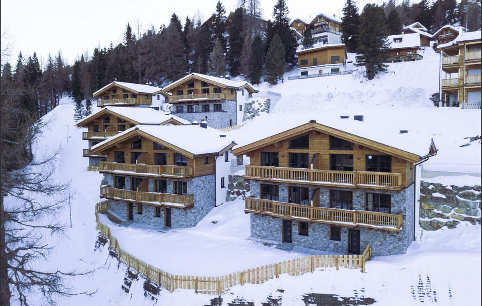 Property building, Day, Natural landscape, Winter, Mountain view