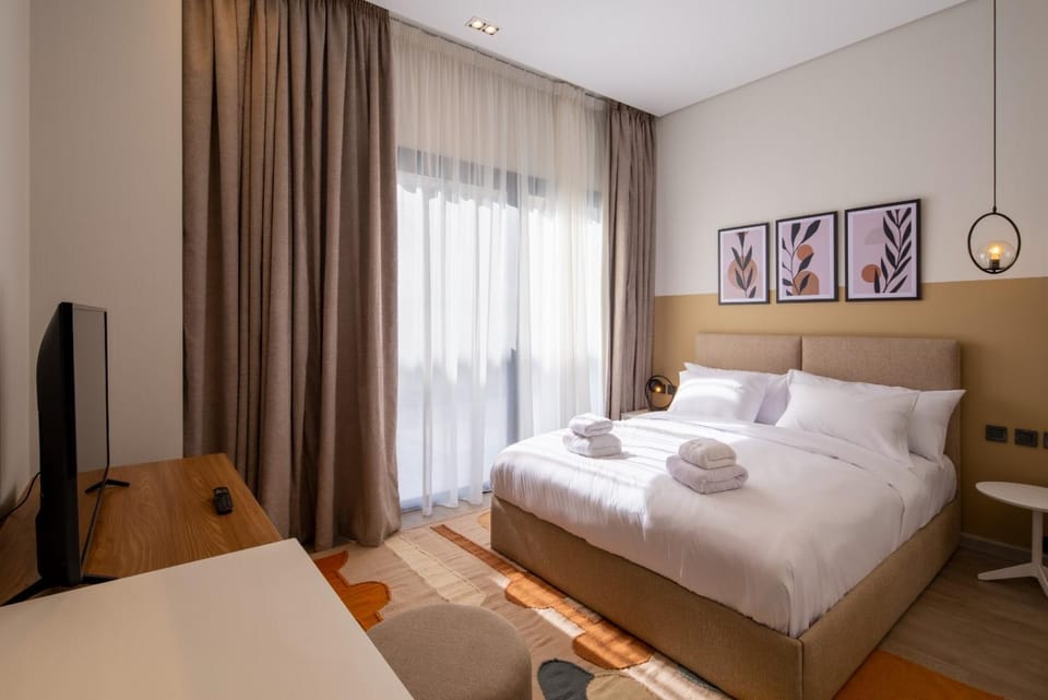 Bed, TV and multimedia, Photo of the whole room, Bedroom, towels