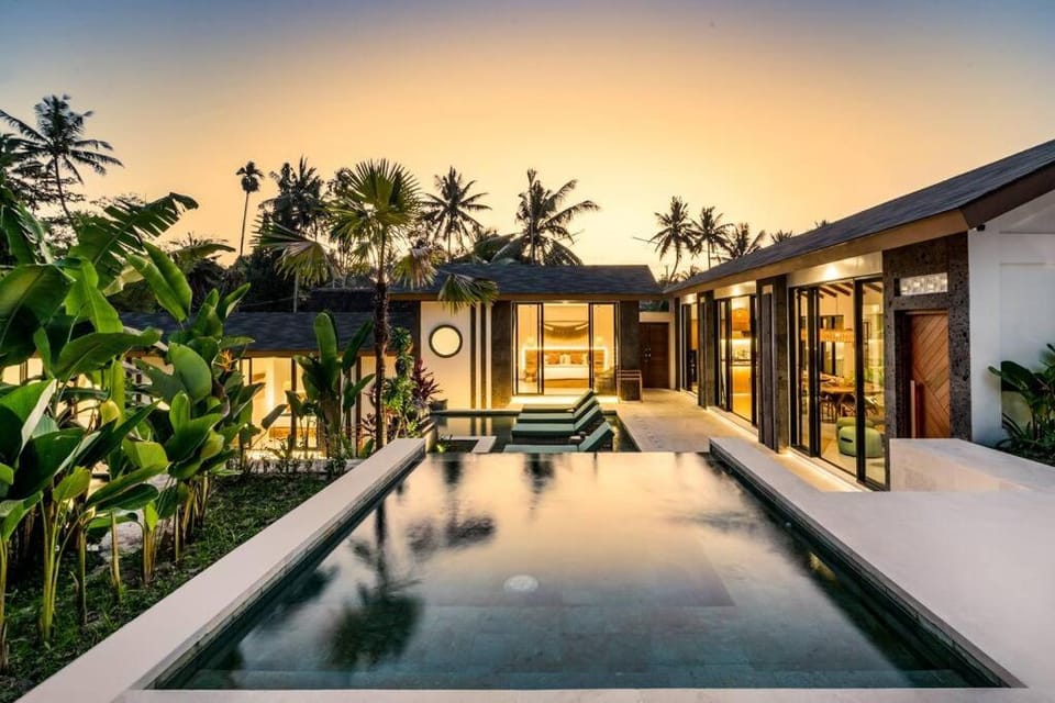 Property building, Pool view, Swimming pool, sunbed