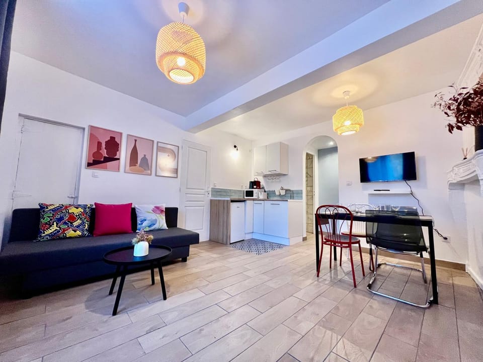 TV and multimedia, Kitchen or kitchenette, Living room, Seating area, Dining area, minibar