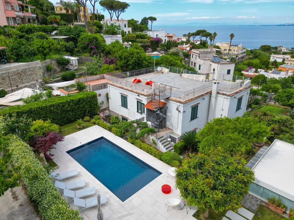 Property building, Bird's eye view, Swimming pool