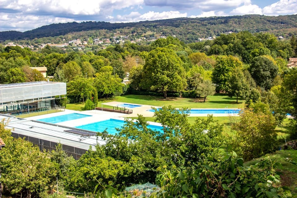 Black House- Sorprendente casa estilo industrial House in Olot