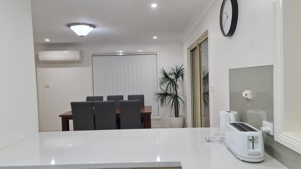 3 Bed Room, Luxury Home House in Sydney