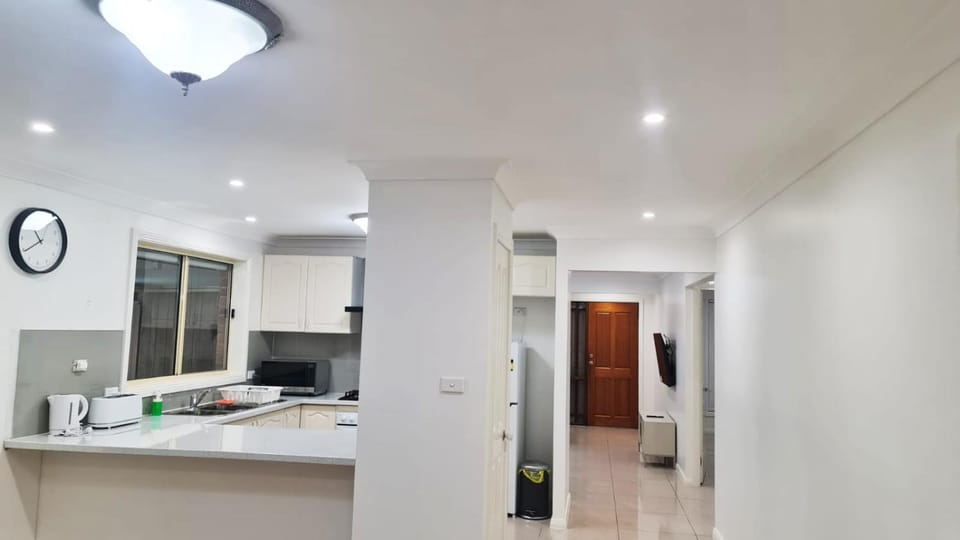 3 Bed Room, Luxury Home House in Sydney