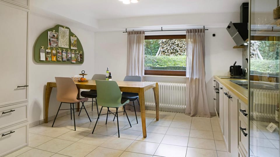 Property building, Kitchen or kitchenette, Living room