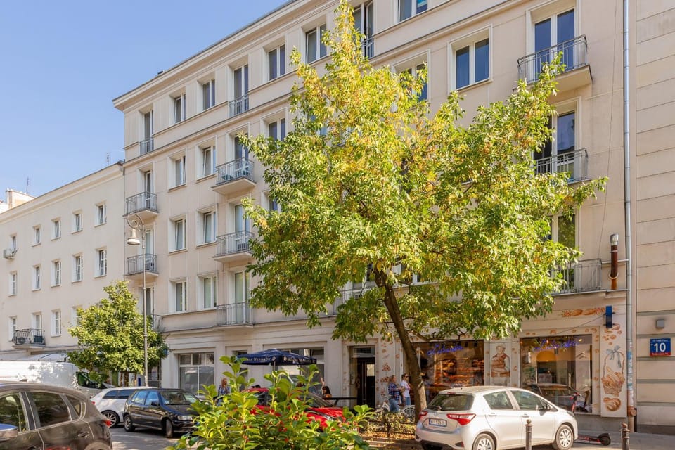 Property building, Neighbourhood, Location