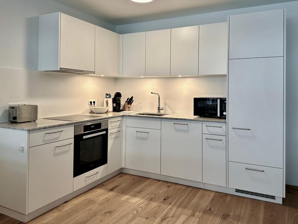 Kitchen or kitchenette, Decorative detail, Dining area