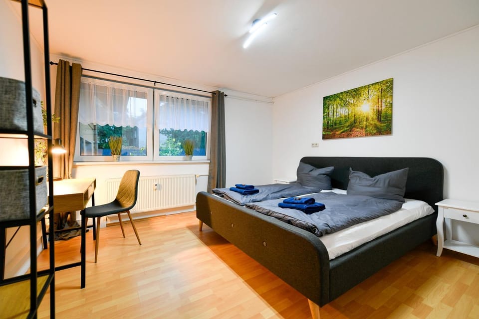 Bed, Photo of the whole room, Bedroom, towels