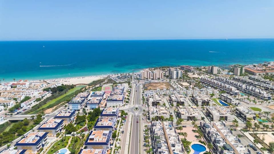 2BD Coastal Gem with Pool & Terrace - Torre de la Horadada Apartment in Vega Baja del Segura