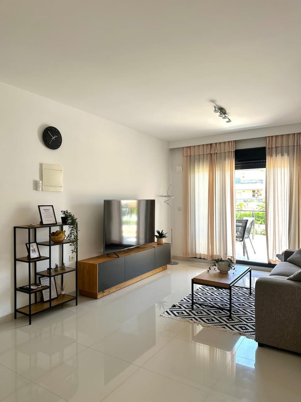 2BD Coastal Gem with Pool & Terrace - Torre de la Horadada Apartment in Vega Baja del Segura