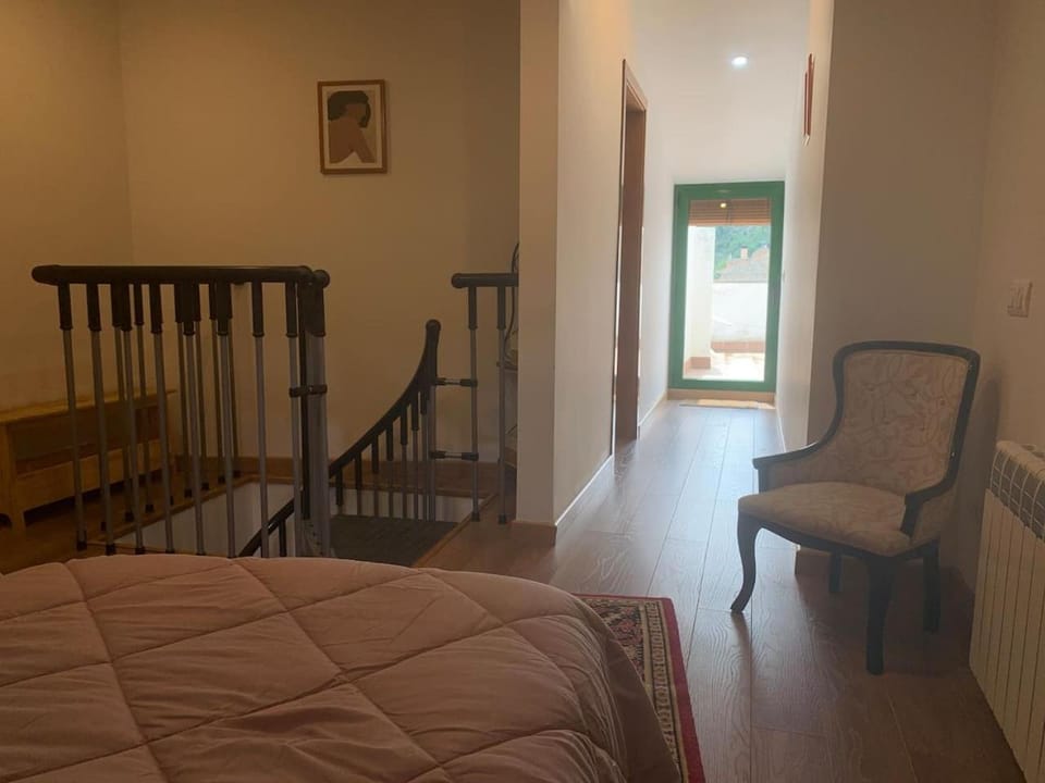 ApartaMonti Dúplex Apartment in Ripollès