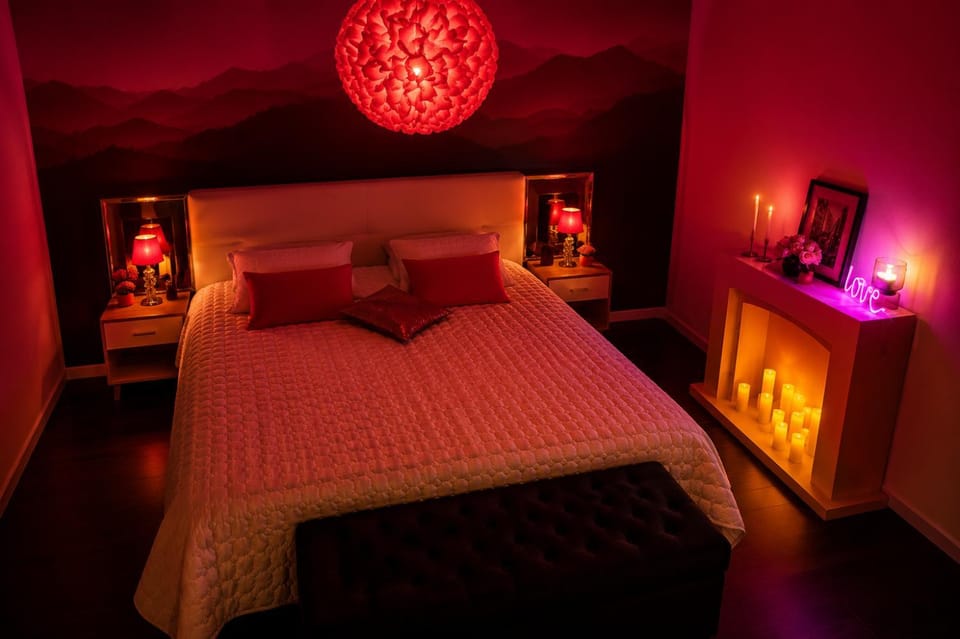 Photo of the whole room, Bedroom