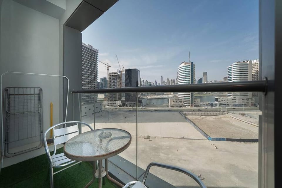 StoneTree - Elegant Studio in Business Bay Apartment in Dubai