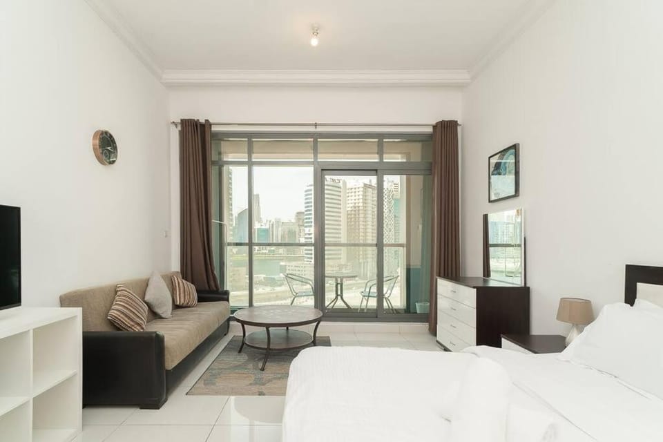 StoneTree - Elegant Studio in Business Bay Apartment in Dubai