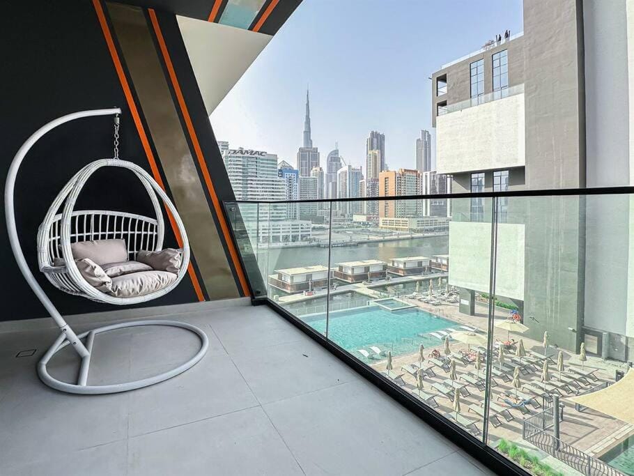 Patio, Day, View (from property/room), Balcony/Terrace, City view, Pool view, Swimming pool, sunbed