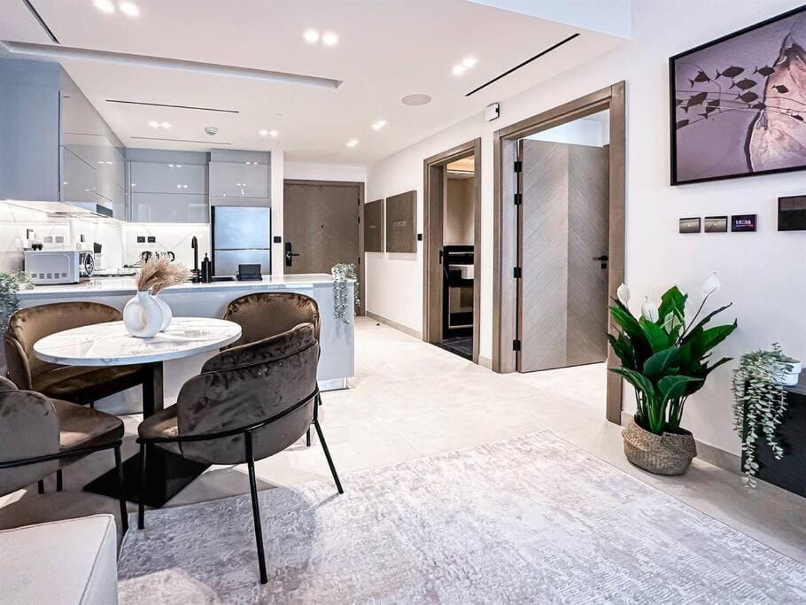 TV and multimedia, Kitchen or kitchenette, Living room, Seating area, Dining area, minibar, oven, pet friendly, stove