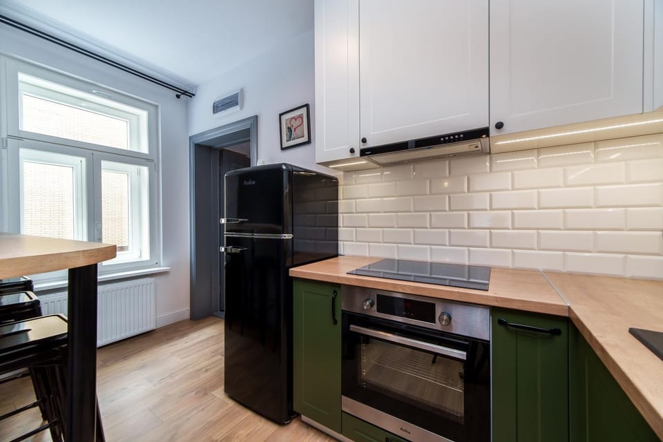 Kitchen or kitchenette, dishwasher, oven, pet friendly, stove