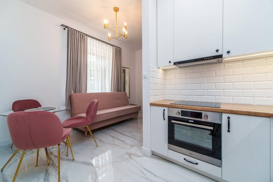 Kitchen or kitchenette, Seating area