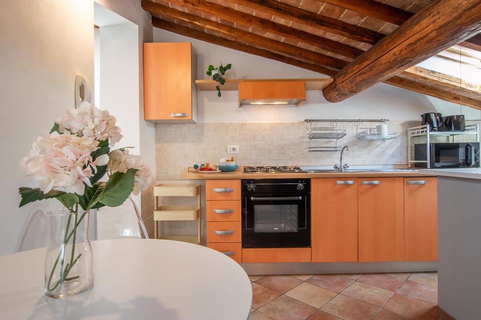 Kitchen or kitchenette, Dining area, minibar, pet friendly, stove