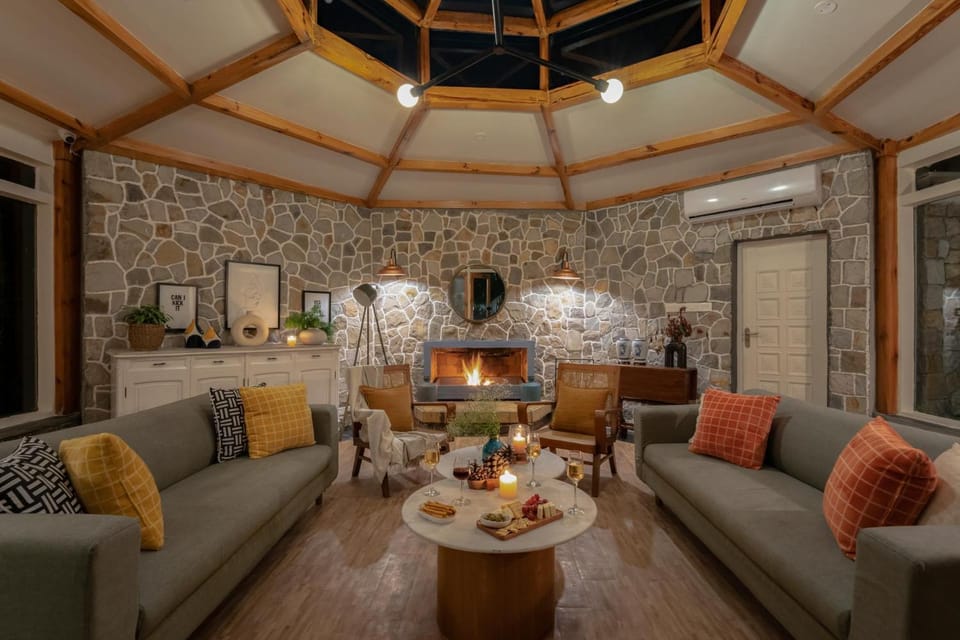 Seating area, Dining area