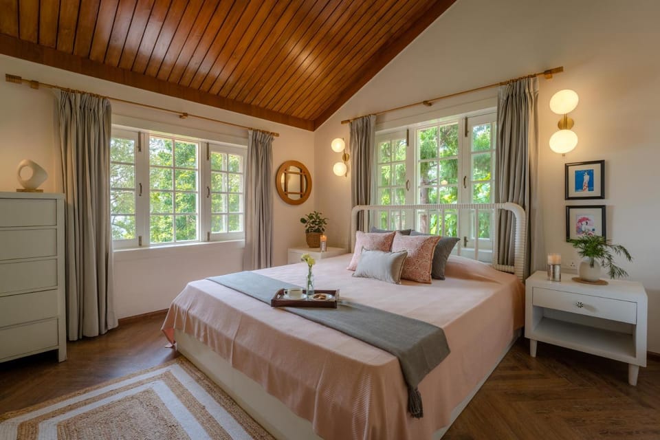 Bed, Photo of the whole room, Bedroom